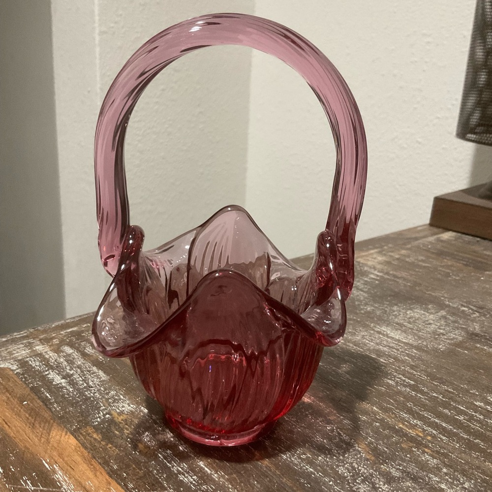 Fenton Dusty Pink mini basket with twisted handle and ruffle edge